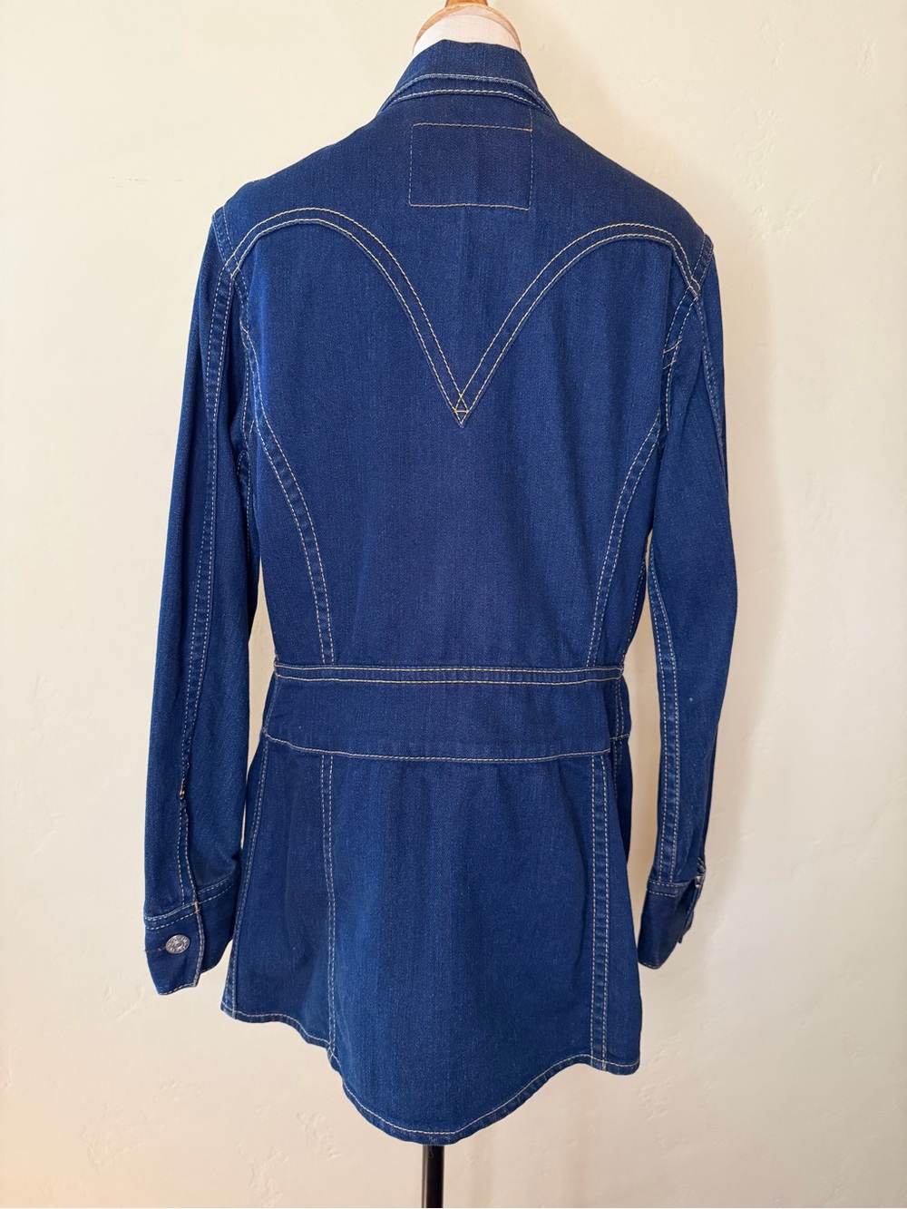 Levi's Type 1 Long Iconic Indigo Denim Jacket with Yellow Stitching Size Large - Picture 2 of 6
